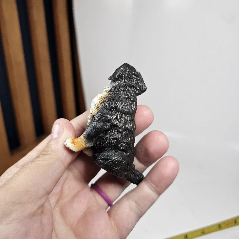 Schleich Bernese Mountain Dog Figure Pet Animal Sitting Puppy 2.75